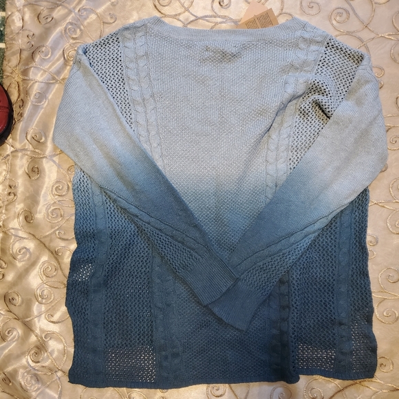 American Eagle Sweater - Picture 2 of 5